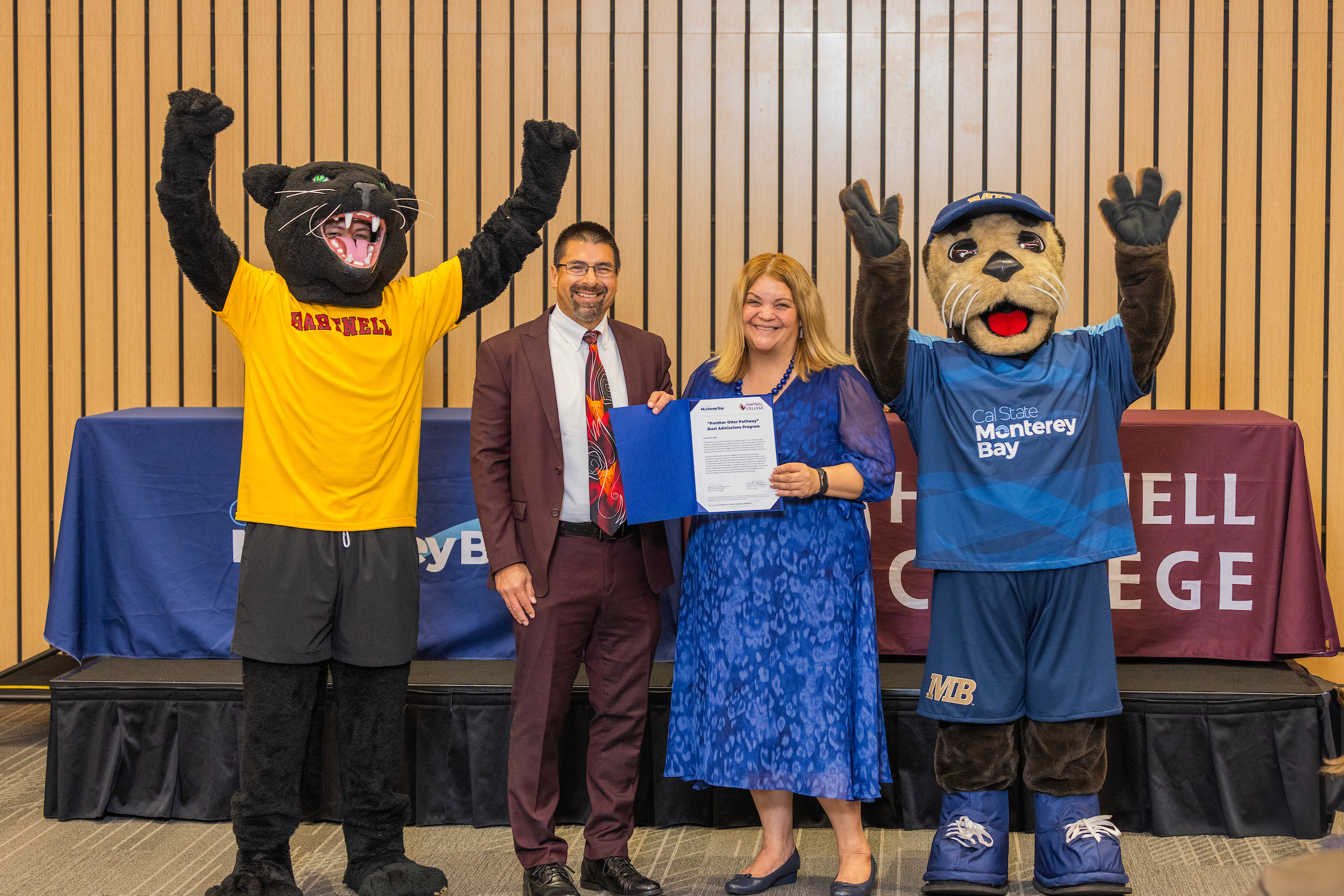 Photo of President Gutierrez and President Quinones Photo of President Gutierrez and President Quinones